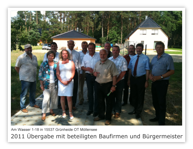 Am Wasser 1-18 in 15537 Gnheide OT Mllensee Bild 16 - bergabe mit beteiligten Baufirmen und Brgermeister Andr Christiani
